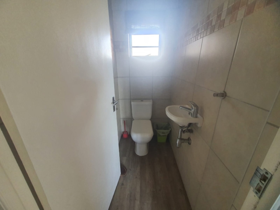 To Let 3 Bedroom Property for Rent in Cove Rock Eastern Cape